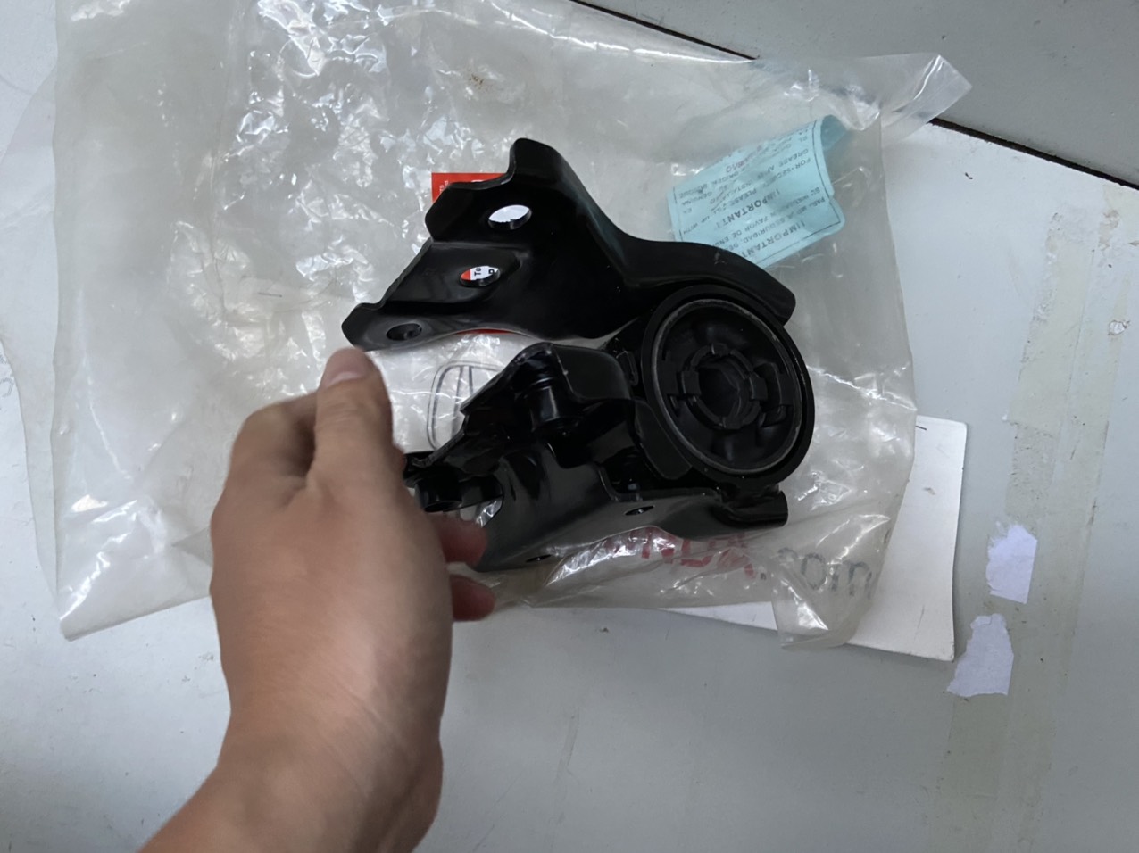 Cao su Càng A bên phụ xe Honda CRV 2009-2011